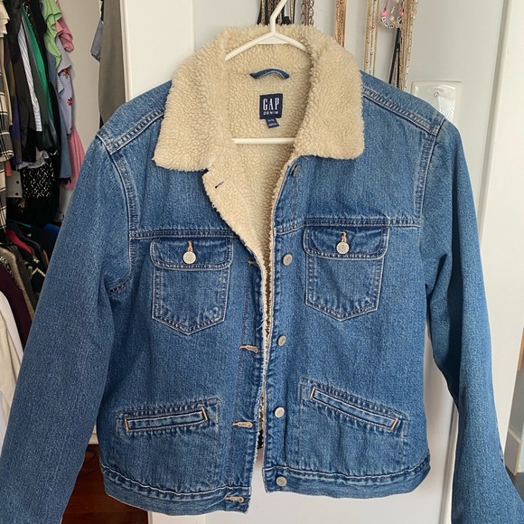 Gap - Woman’s Sherpa Lined Jean Jacket. - Picture 2 of 4